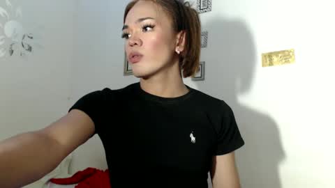 Snapshot of angelic_slutxx chatting on December 11, 10:58 am Yhanna online show from December 11, 10:58 am