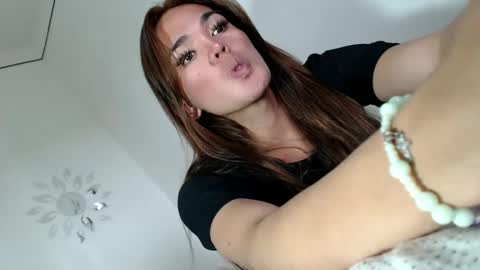 Snapshot of angelic_slutxx chatting on December 15, 5:56 am Yhanna online show from December 15, 5:56 am