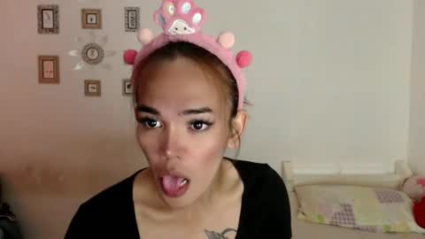 Snapshot of angelic_slutxx chatting on October 25, 12:02 pm Yhanna online show from October 25, 12:02 pm