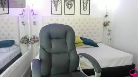 Snapshot of angelica_rolon chatting on June 5, 7:19 pm angelica_rolon online show from June 5, 7:19 pm