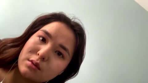 Kira is here now  help me get 50 thumbs up pls  online show from March 26, 8:53 am