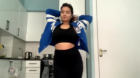 Kira is here now  help me get 50 thumbs up pls  online show from March 27, 8:26 am