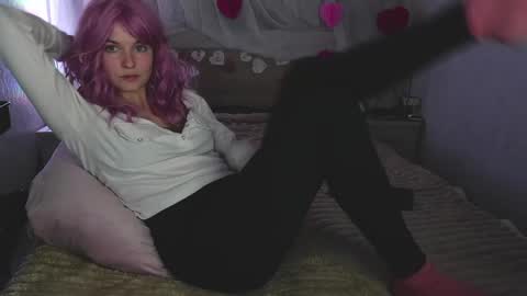 Snapshot of angelika_rouge chatting on April 2, 5:54 pm Angelika Rouge online show from April 2, 5:54 pm