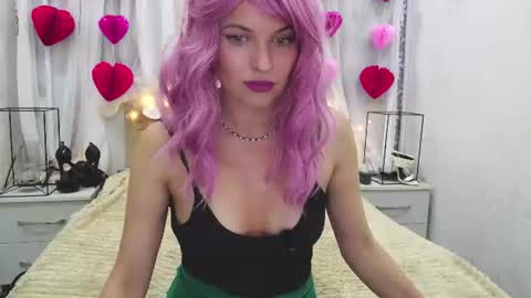 Snapshot of angelika_rouge chatting on June 17, 3:46 pm Angelika Rouge online show from June 17, 3:46 pm