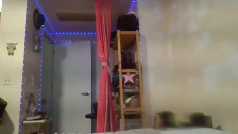 Angelikka Freakd out Pikkels online show from July 30, 7:29 am