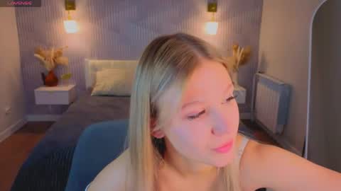 Snapshot of angelina_becker chatting on May 14, 1:12 am Angelina online show from May 14, 1:12 am