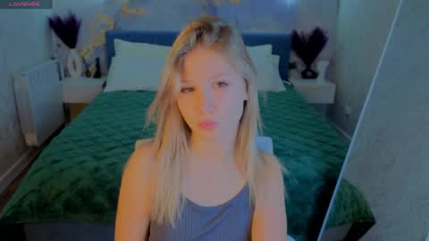 Snapshot of angelina_becker chatting on May 19, 1:00 am Angelina online show from May 19, 1:00 am