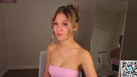 Snapshot of angelina_becker chatting on June 11, 12:54 am Angelina online show from June 11, 12:54 am