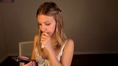 Snapshot of angelina_becker chatting on June 20, 12:58 am Angelina online show from June 20, 12:58 am