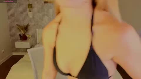 Snapshot of angelina_becker chatting on July 21, 1:08 am Angelina online show from July 21, 1:08 am