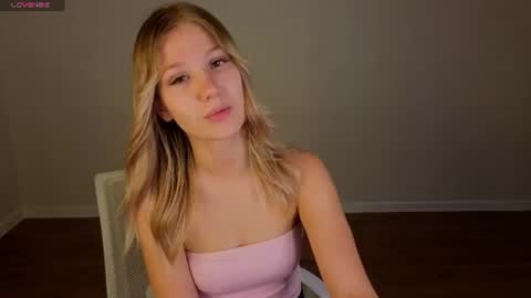 Snapshot of angelina_becker chatting on July 22, 1:08 am Angelina online show from July 22, 1:08 am
