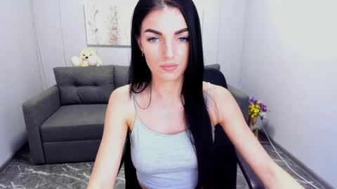 Snapshot of angelina_clark chatting on December 2, 3:36 pm Angelina online show from December 2, 3:36 pm