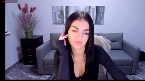 Snapshot of angelina_clark chatting on December 5, 9:39 am Angelina online show from December 5, 9:39 am