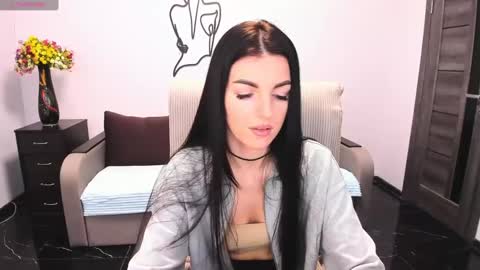Snapshot of angelina_clark chatting on December 13, 5:43 pm Angelina online show from December 13, 5:43 pm