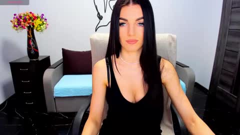 Snapshot of angelina_clark chatting on January 20, 6:31 am Angelina online show from January 20, 6:31 am