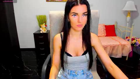 Snapshot of angelina_clark chatting on January 21, 1:54 pm Angelina online show from January 21, 1:54 pm