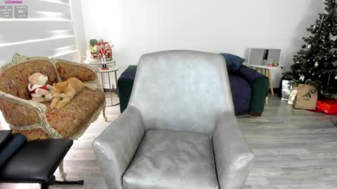 Snapshot of angelina_class_7 chatting on December 24, 3:26 pm angelina_class_7 online show from December 24, 3:26 pm