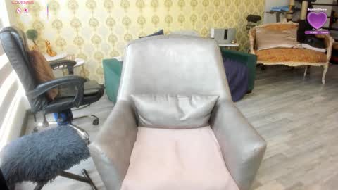 Snapshot of angelina_class_7 chatting on October 30, 3:35 pm angelina_class_7 online show from October 30, 3:35 pm