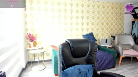 Snapshot of angelina_class_7 chatting on April 23, 1:02 pm angelina_class_7 online show from April 23, 1:02 pm