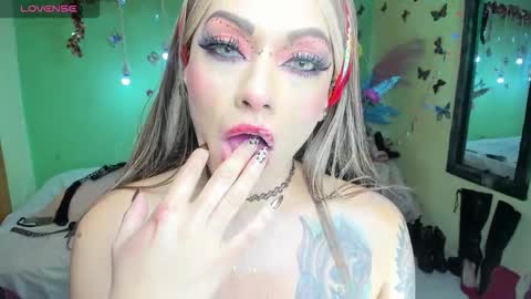 Snapshot of angelina_james_ chatting on January 15, 6:00 pm Angelina online show from January 15, 6:00 pm