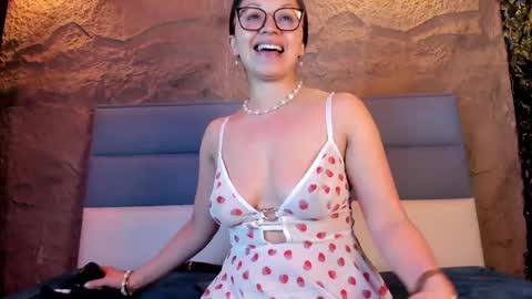 Snapshot of angelinablanc_ chatting on November 7, 11:32 am ANGELINA online show from November 7, 11:32 am