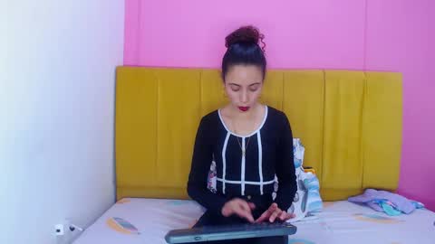 Snapshot of angelinabrookcm101 chatting on December 3, 3:09 am Angelina Brook online show from December 3, 3:09 am