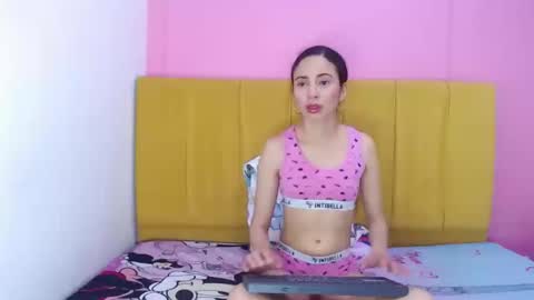 Snapshot of angelinabrookcm101 chatting on December 12, 9:58 pm Angelina Brook online show from December 12, 9:58 pm