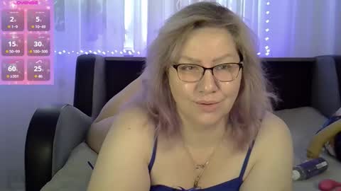 Snapshot of angelinaglam chatting on October 12, 10:58 am AngelinaGlam online show from October 12, 10:58 am