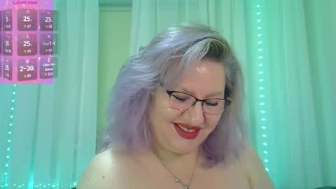 Snapshot of angelinaglam chatting on October 24, 6:15 pm AngelinaGlam online show from October 24, 6:15 pm