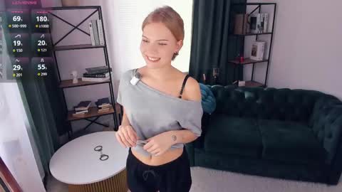 Snapshot of angelinahass chatting on May 3, 8:20 am Alice WOW online show from May 3, 8:20 am