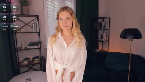 Snapshot of angelinahass chatting on May 29, 8:34 am Alice WOW online show from May 29, 8:34 am