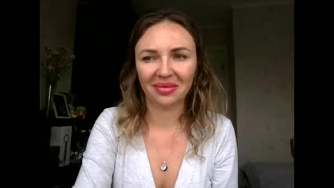 angelinalove28 online show from October 12, 7:29 am