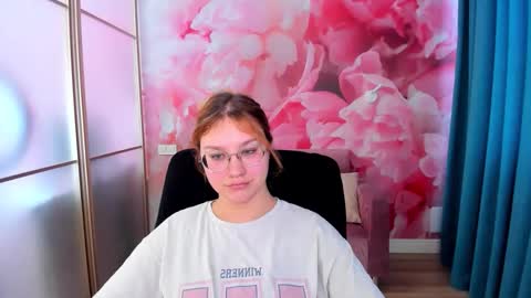 AngelinaLow online show from February 24, 12:47 pm