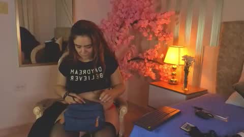 Snapshot of angelinarouse_ chatting on March 8, 4:27 am angelinarouse_ online show from March 8, 4:27 am