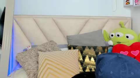 Angeline Smith  online show from December 6, 10:27 am