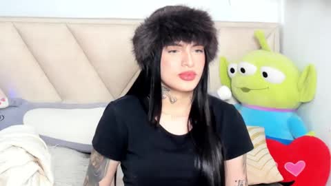 Angeline Smith  online show from December 13, 12:06 pm