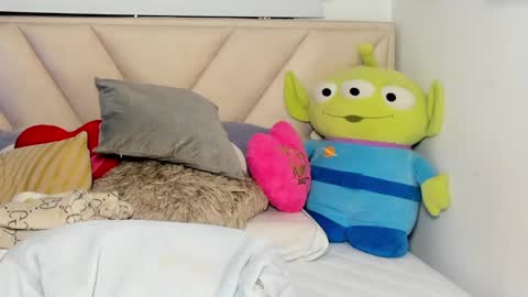 Angeline Smith  online show from March 4, 10:46 am