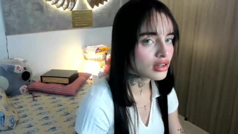 Angeline Smith  online show from October 26, 5:35 am