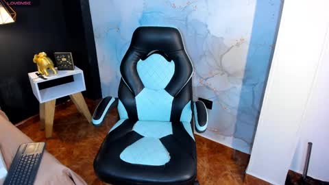 Snapshot of angeline_blake chatting on February 23, 7:28 pm Angeline online show from February 23, 7:28 pm