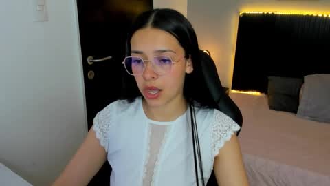 angeline_davies online show from October 22, 4:02 am