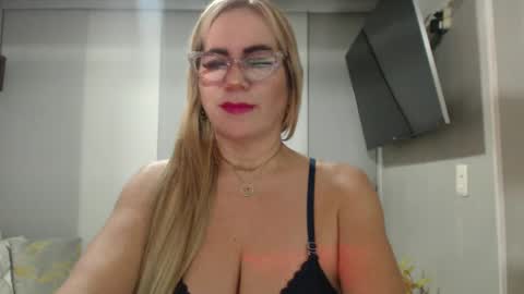 angelinna_12 online show from September 28, 6:30 am