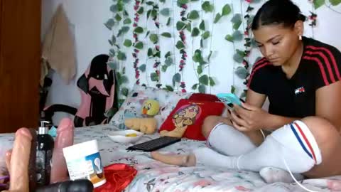 Snapshot of angelitanoir18 chatting on June 26, 3:27 pm angelina online show from June 26, 3:27 pm