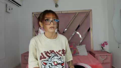 angell_petite01 online show from May 22, 8:36 pm