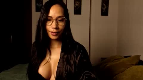  ANGELA ISABELLA  online show from January 17, 12:32 pm