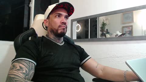 angellatino0 online show from December 3, 8:27 am
