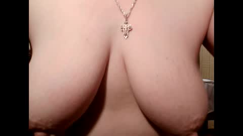 Snapshot of angelleah chatting on October 5, 5:50 am angelleah online show from October 5, 5:50 am