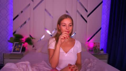 Snapshot of angelleyess chatting on October 7, 3:09 pm angelleyess online show from October 7, 3:09 pm