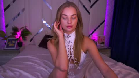 Snapshot of angelleyess chatting on October 17, 12:14 am angelleyess online show from October 17, 12:14 am