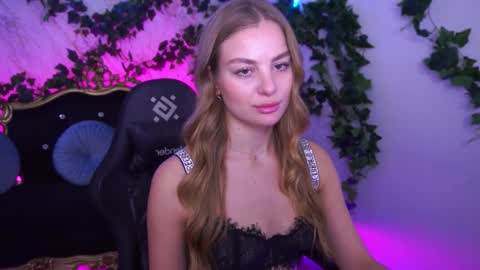 Snapshot of angelleyess chatting on November 12, 2:12 am angelleyess online show from November 12, 2:12 am