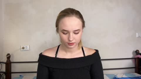 Snapshot of angelmia_92 chatting on July 9, 7:12 am Emma online show from July 9, 7:12 am